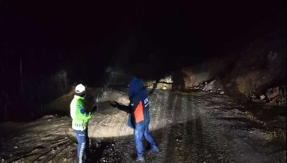 Adıyaman’ın Tut İlçesinde Heyelan: İki Aile Acil Tahliye Edildi