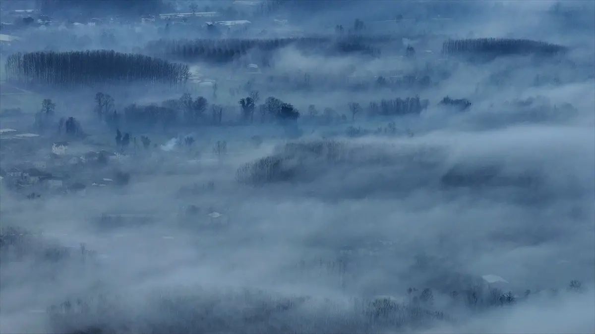 Düzce Otoyolu’nda Yoğun Sis Sürücüleri Uyardı