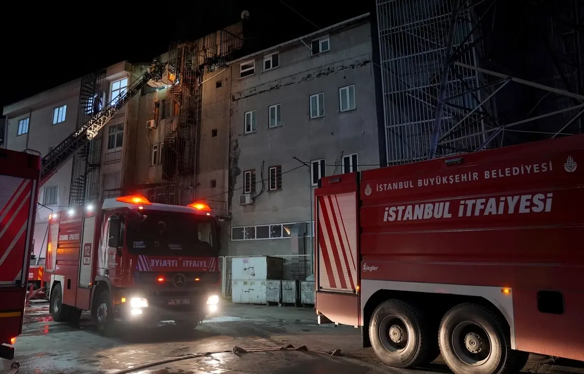 Bağcılar’da Kağıt Bardak Atölyesindeki Yangın Hızla Kontrol Altına Alındı