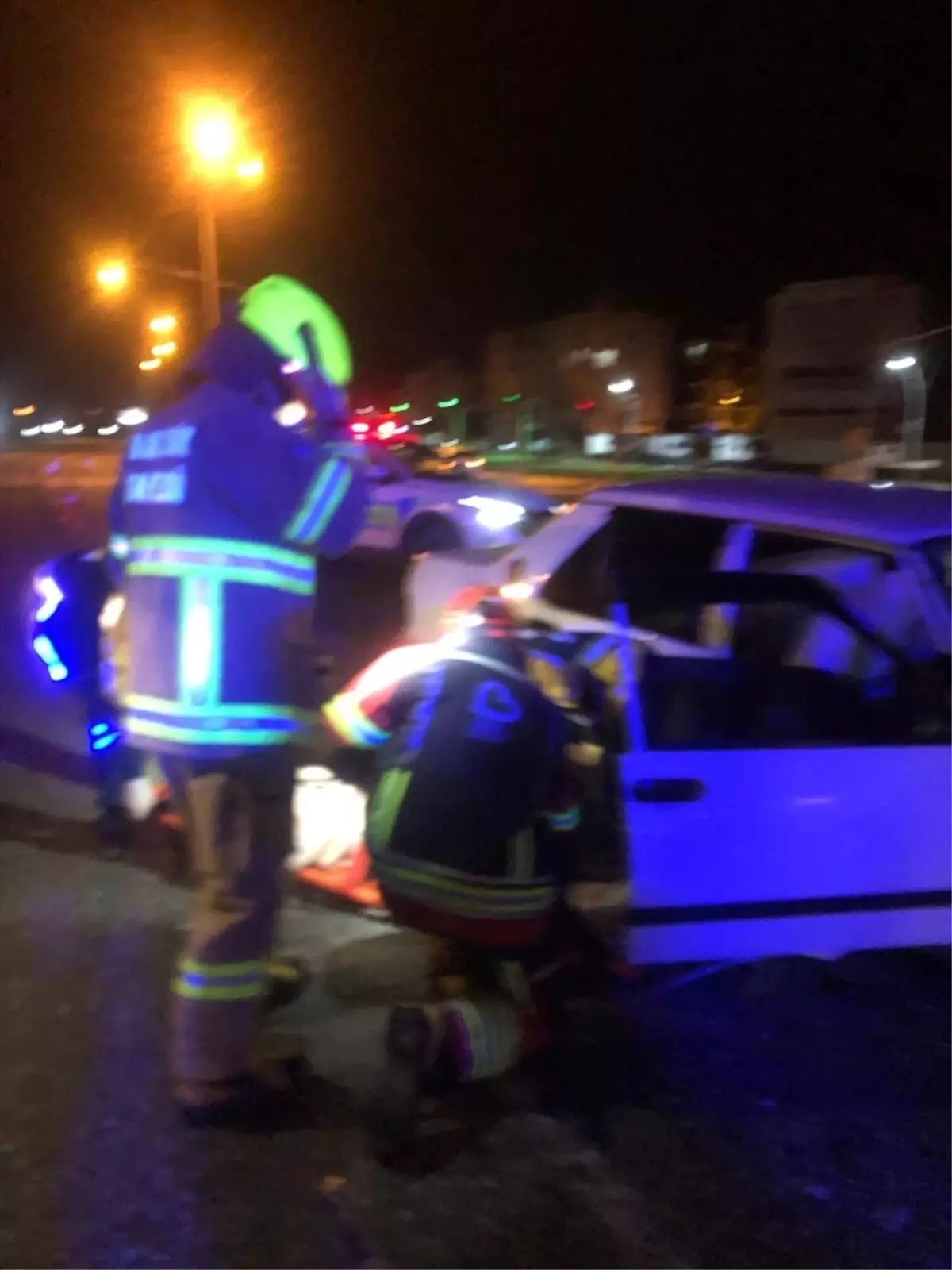 Edremit'te İki Araç Çarpıştı: 4 Yaralı