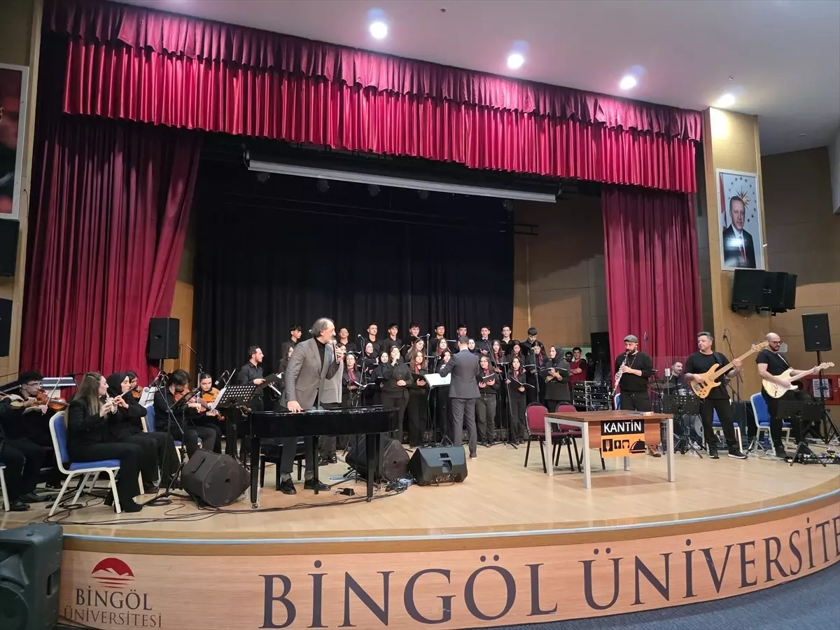 Bingöl’de “Kim Var?” Müzikal Tiyatrosu Öğrencileri Sahneye Çıkardı