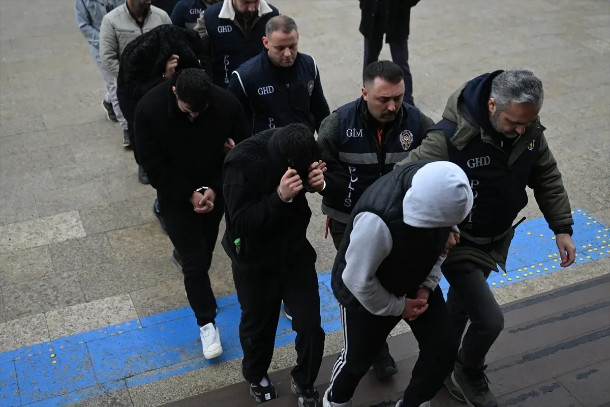 Edirne'de Diplomat Plakalı Araçla Gerçekleşen Casperlar Operasyonu: 6 Şüpheli Gözaltında
