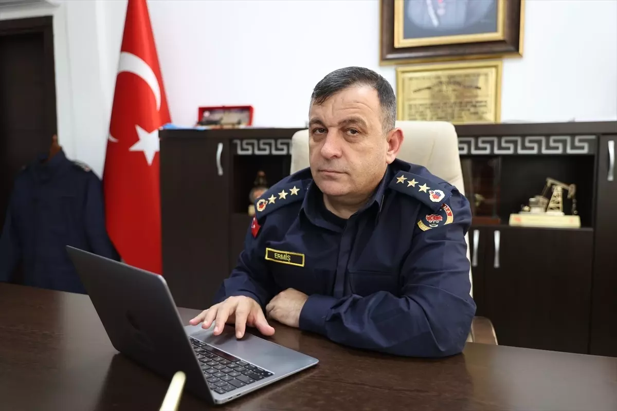 Edirne Jandarma Komutanı Albay Mehmet Kasım Ermiş, AA Fotoğraf Yarışması Ödüllerini Değerlendirdi