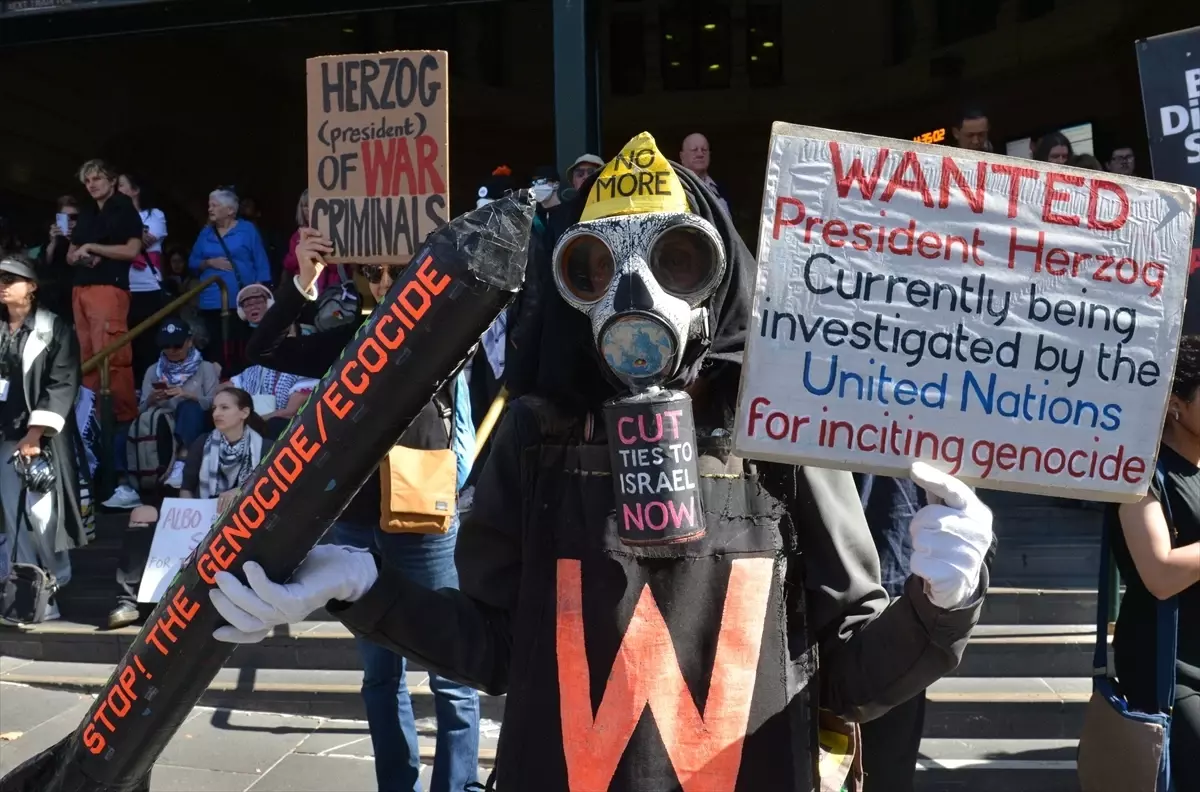 Herzog'un Melbourne Ziyareti Protestolarla Karşılaştı