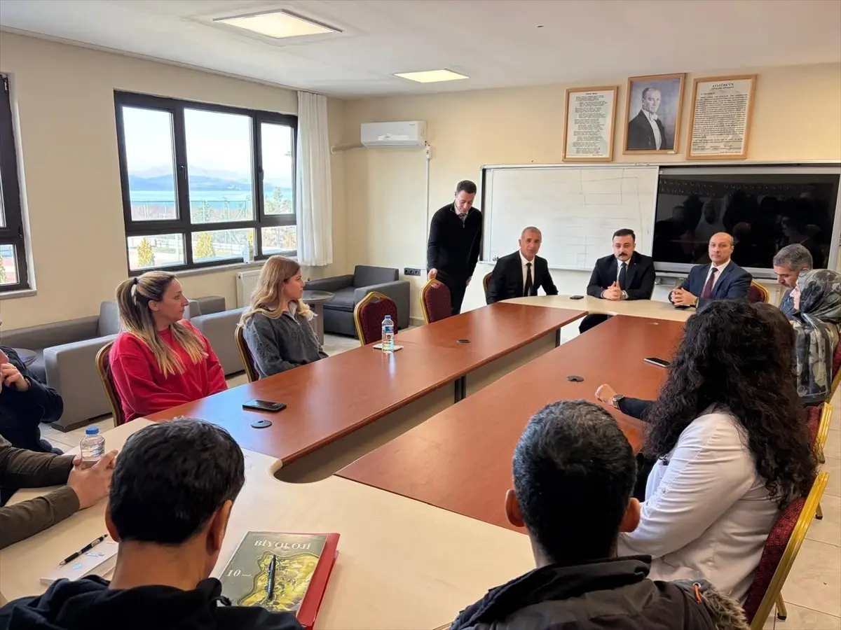 Kaymakam Batı, İzollu Lisesi'nde Öğrencilere Moral ve Destek Sağladı