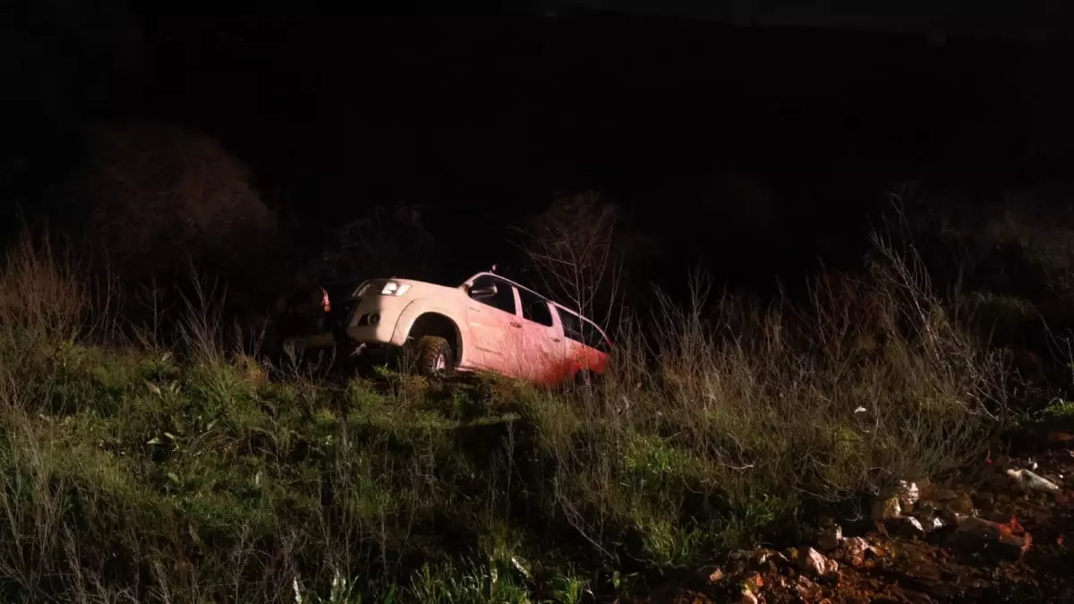 İnegöl'de Kamyonet Kontrolünü Kaybederek Şarampole Yuvarlandı