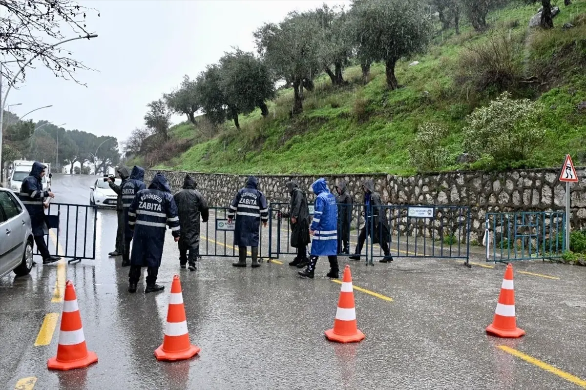 Manisa’da Ağlayan Kaya’dan Spil Dağı’na Giden Yol Çöktü