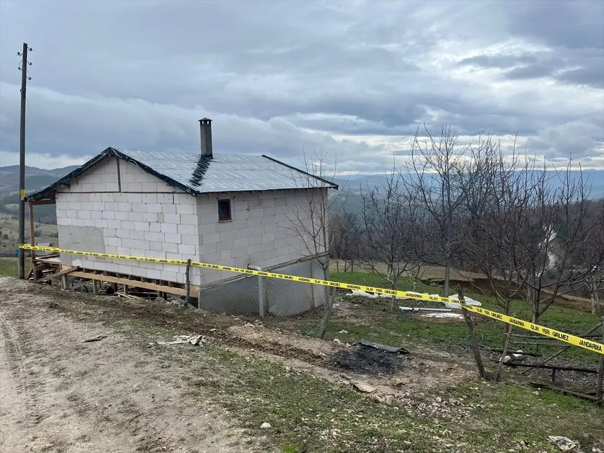 Sakarya’nın Taraklı İlçesinde Şiddetli Yağış Sonrası Heyelan Oluştu