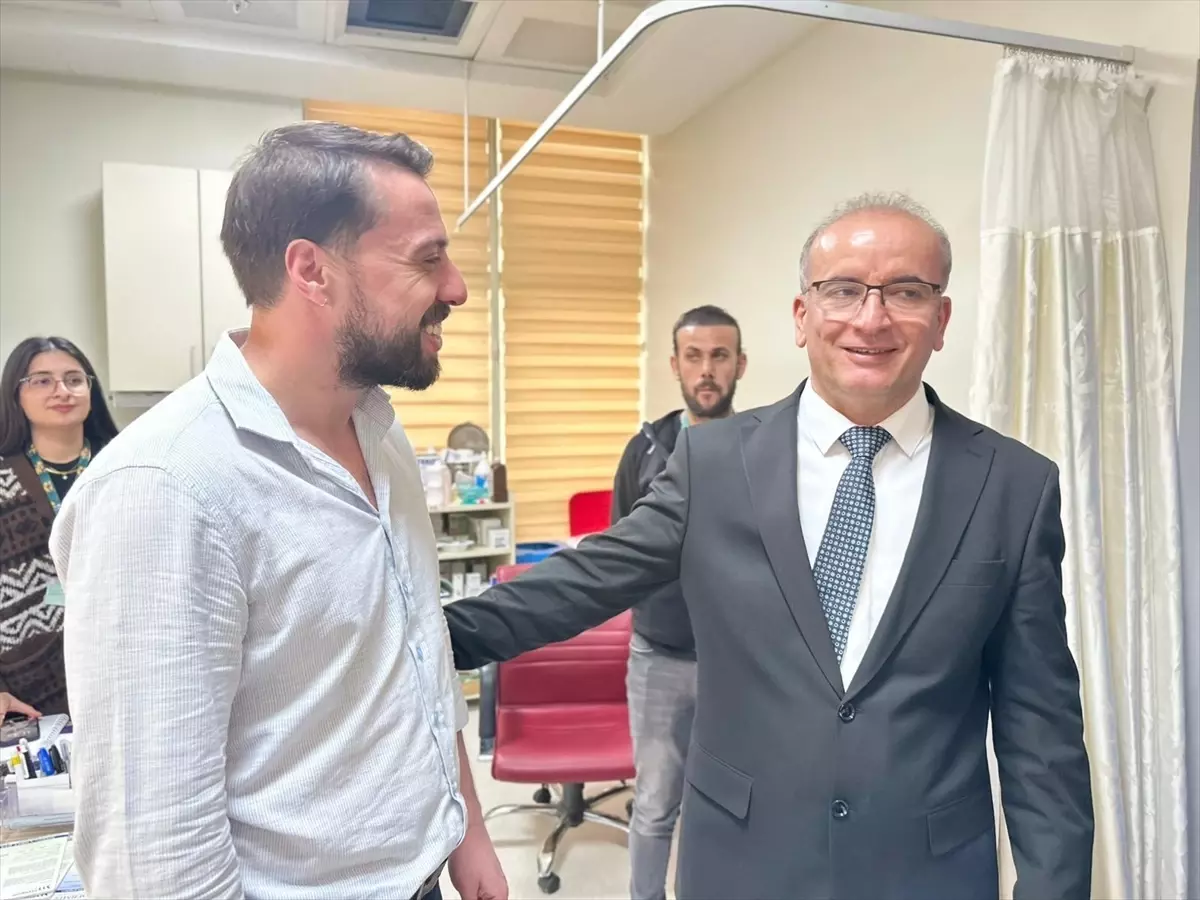 Prof. Dr. Servet Yolbaş, Siirt Hastanesinde Poliklinik Hizmetlerini İnceledi