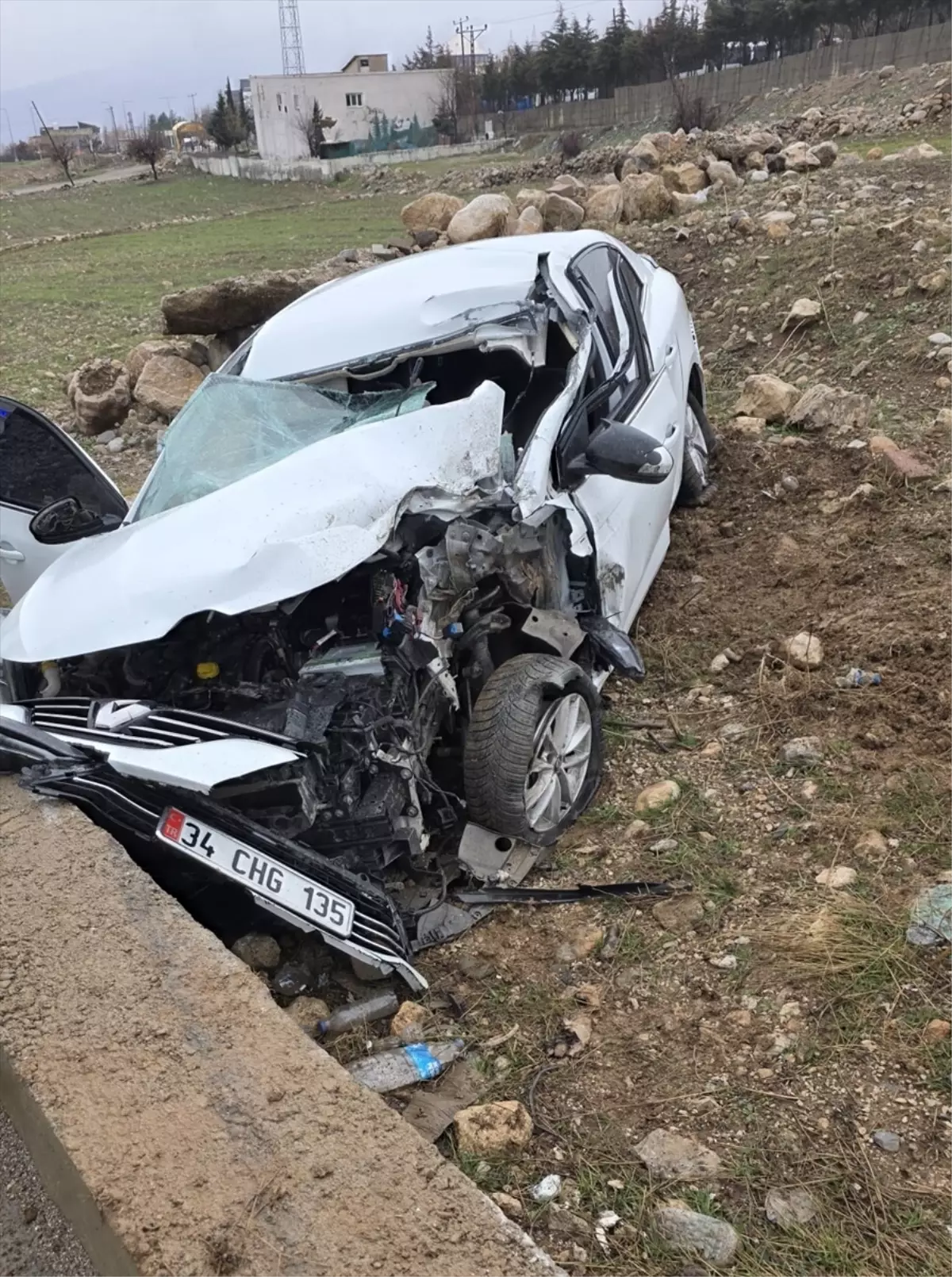 Şırnak'ta Otomobil ve Kamyon Çarpışması: 2 Kişi Hastaneye Sevk Edildi