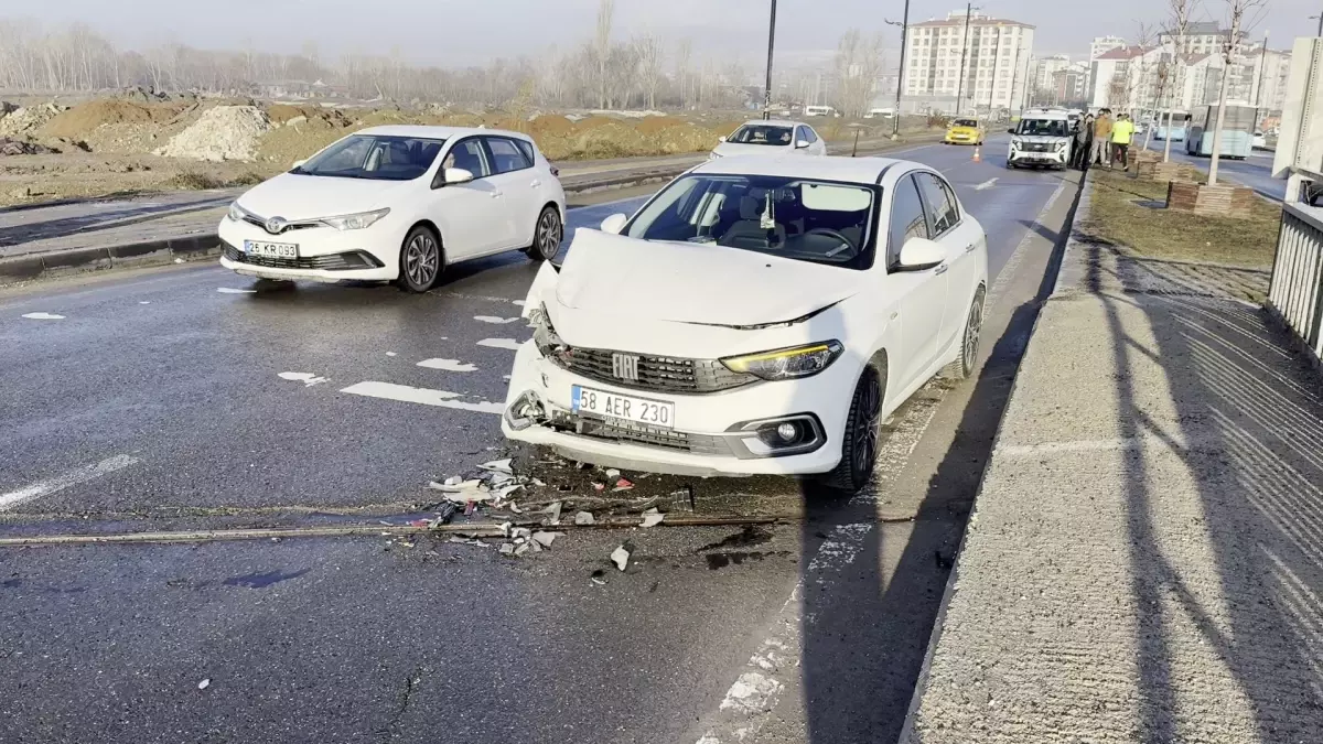 Sivas'ta Buzlu Yollar Birçok Trafik Kazasına Yol Açtı