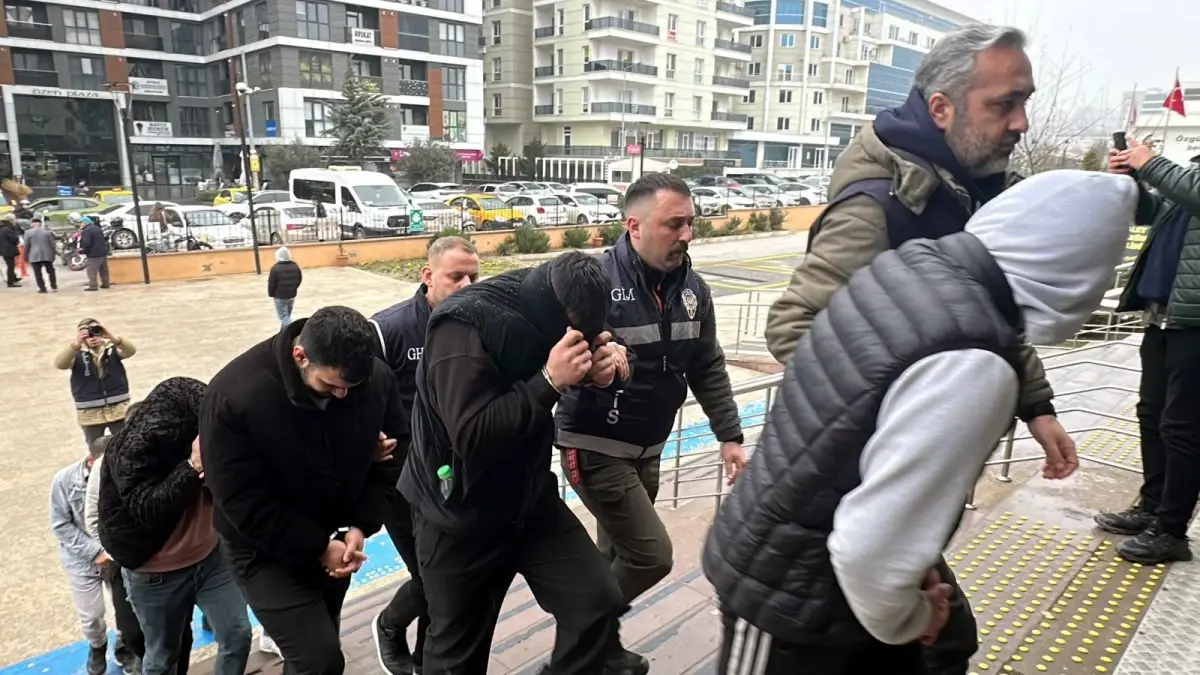 Edirne'de 'Casperlar' Operasyonu: Kaçmaya Çalışan Suç Örgütü Üyesine Yardım Eden 6 Şüpheli Gözaltında