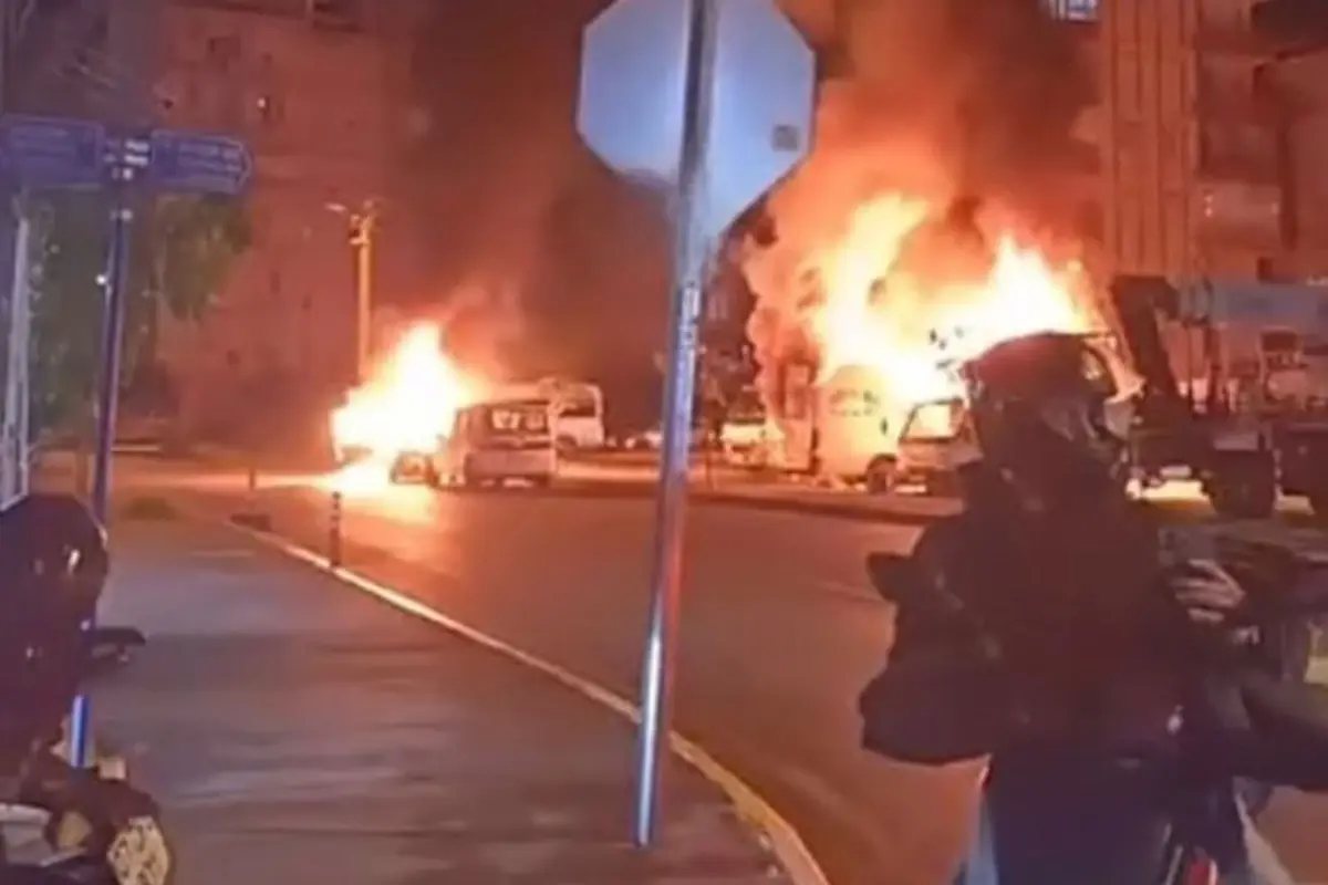 İlişki Krizi: Genç Adam Kız Arkadaşıyla Annesinin Araçlarını Kundakladı