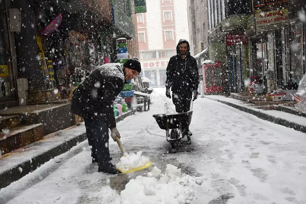 Doğu Anadolu’da Kar Yağışı Ulaşımı Felç Etti: 307 Yerleşim Yeri Etkilendi