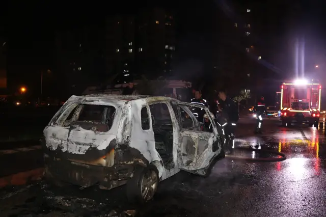 Yangın sonrası kalan araç enkazı