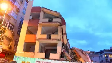 Yıkım sonrası temizlik çalışanları