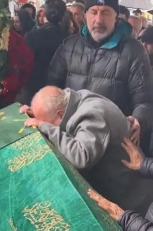 Kanbolat Görkem Arslan'ın anısına çiçekler