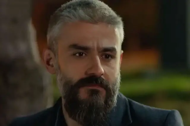 Tören alanında toplanan kalabalık