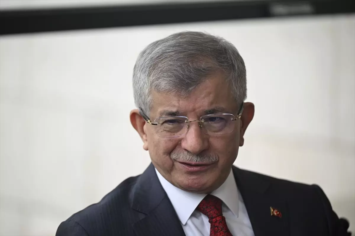 Davutoğlu, Üçüncü Yol Stratejisini Savunuyor: Yeni Koalisyon İhtiyacı