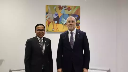 Bakan Işıkhan ve Nazeer iş birliği protokolü imzalarken