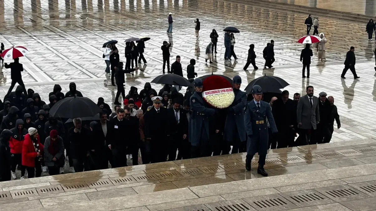 Gençlerbirliği, Anıtkabir'de Saygı Duruşu Yaptı