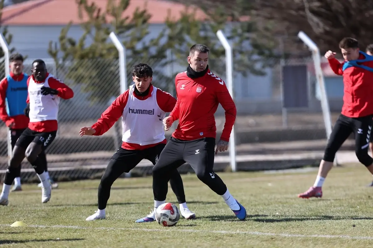 Sivasspor, İmaj Altyapı Vanspor FK ile Hazırlık Maçı İçin Antrenmanlarını Hızlandırıyor