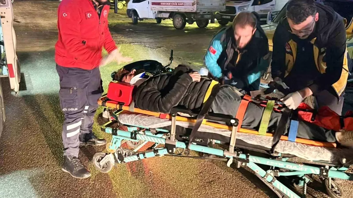 Aksaray’da Çarpan Otomobilin Kaçışı Sonrası Motosiklet Sürücüsü Yaralandı