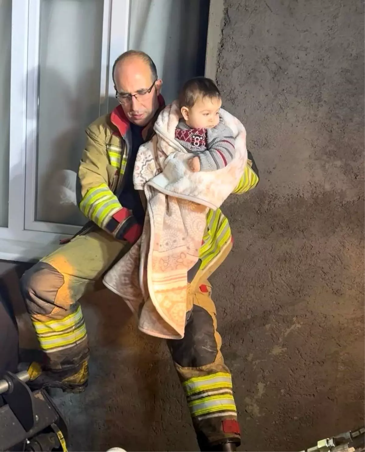 Manisa’da Sel Felaketi: 11 Kişilik Aile Güvenliğe Çıkarıldı