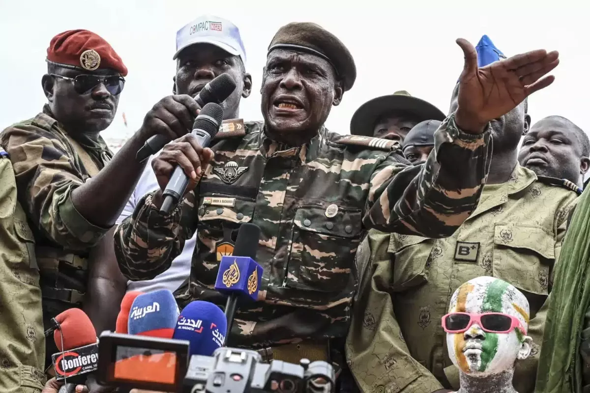 Nijer Genel Amadou Ibro, Fransa’ya Karşı Savaş Hazırlığını Duyurdu