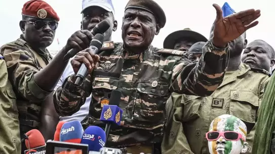 Nijer Genel Amadou Ibro, Fransa’ya Karşı Savaş Hazırlığını Duyurdu