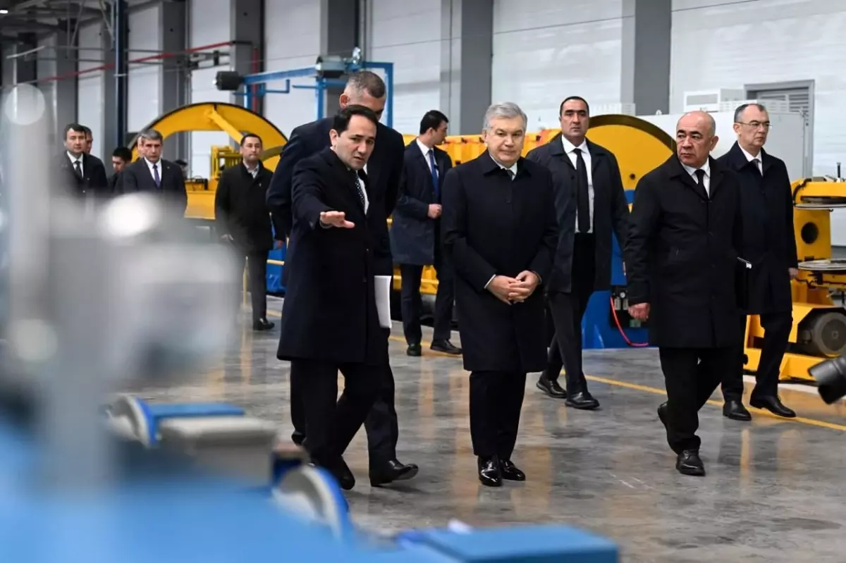 Mirziyoyev, Taşkent’te Elektrik‑Elektronik Teknoparkını İnceledi ve Yatırımları Değerlendirdi