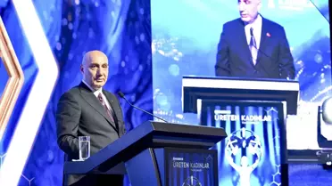 Ödül töreninde konuşma yapan Bakan Göktaş