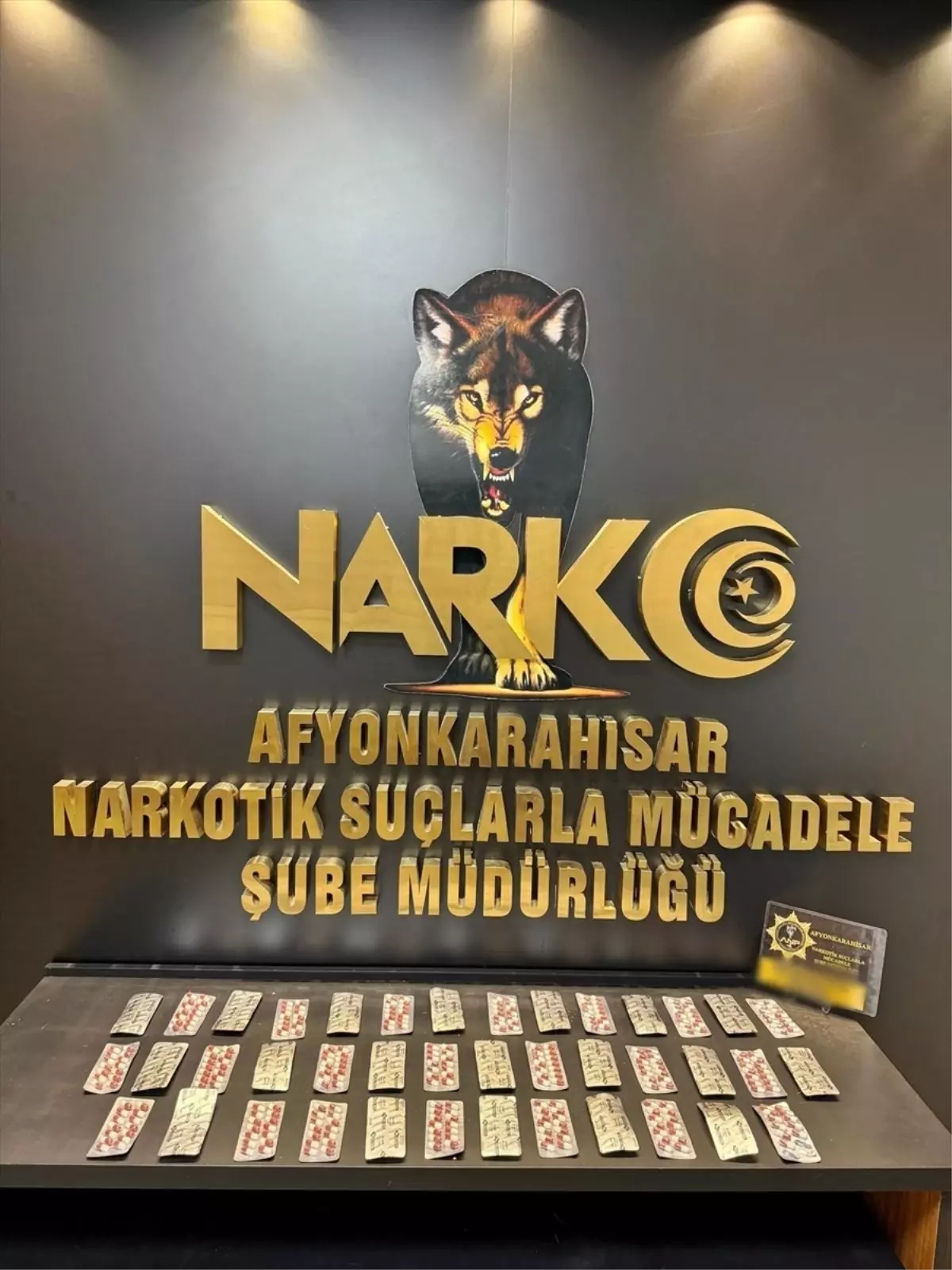 Afyonkarahisarda Büyük Uyuşturucu Operasyonu: 1 Şahıs Tutuklandı, 557 Hap Ele Geçirildi