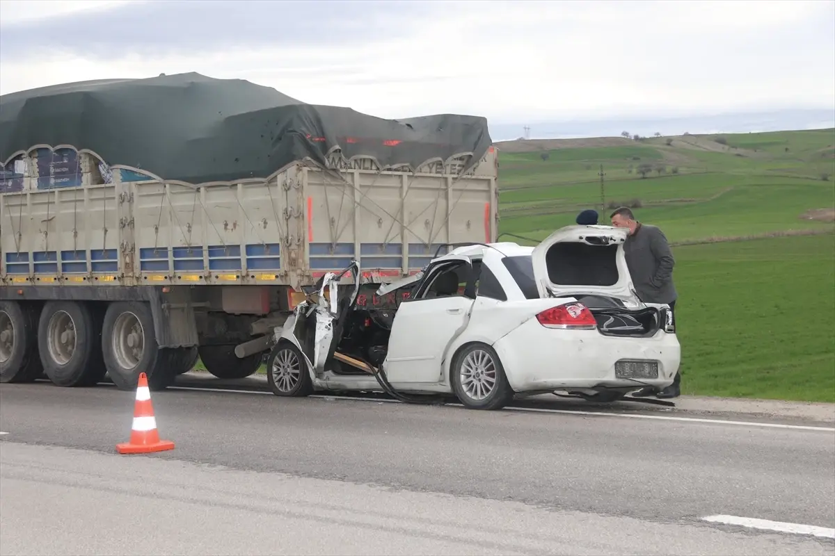Amasya Taşova'da Tır Çarpması Sonucu 2 Kişi Hayatını Kaybetti