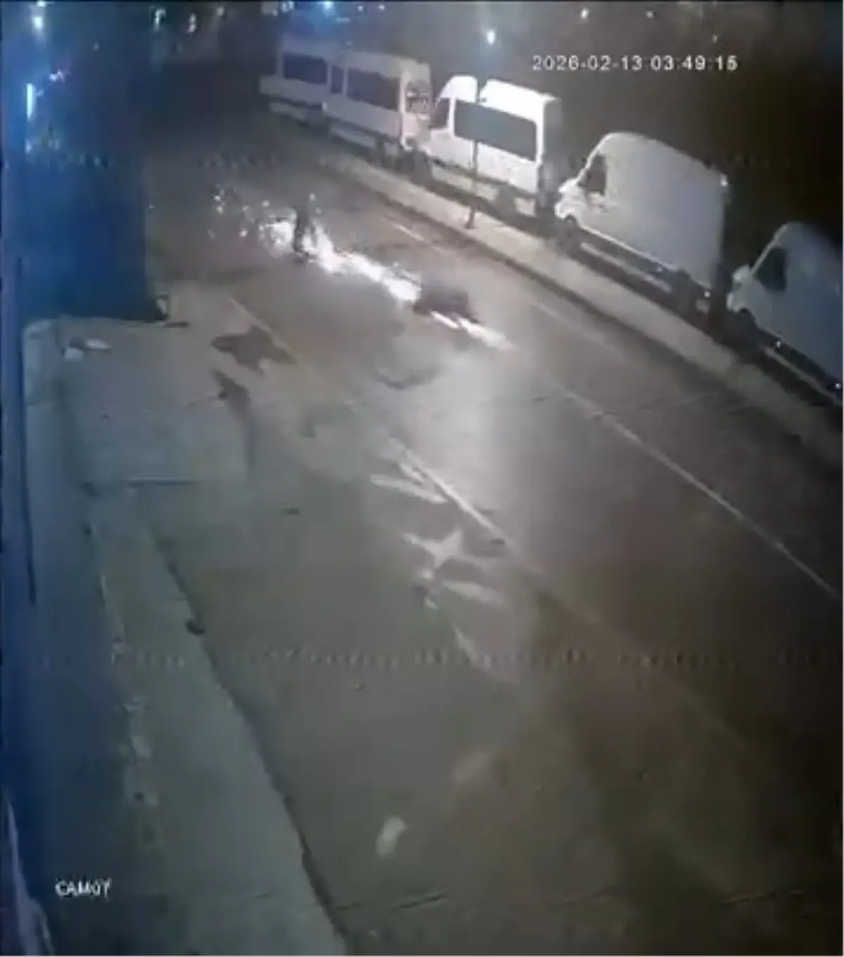 Ataşehir'de Hafif Ticari Araçla Çarpışan Motosiklet Sürücüsü Yaralandı, Kaçan Sürücü Aranıyor