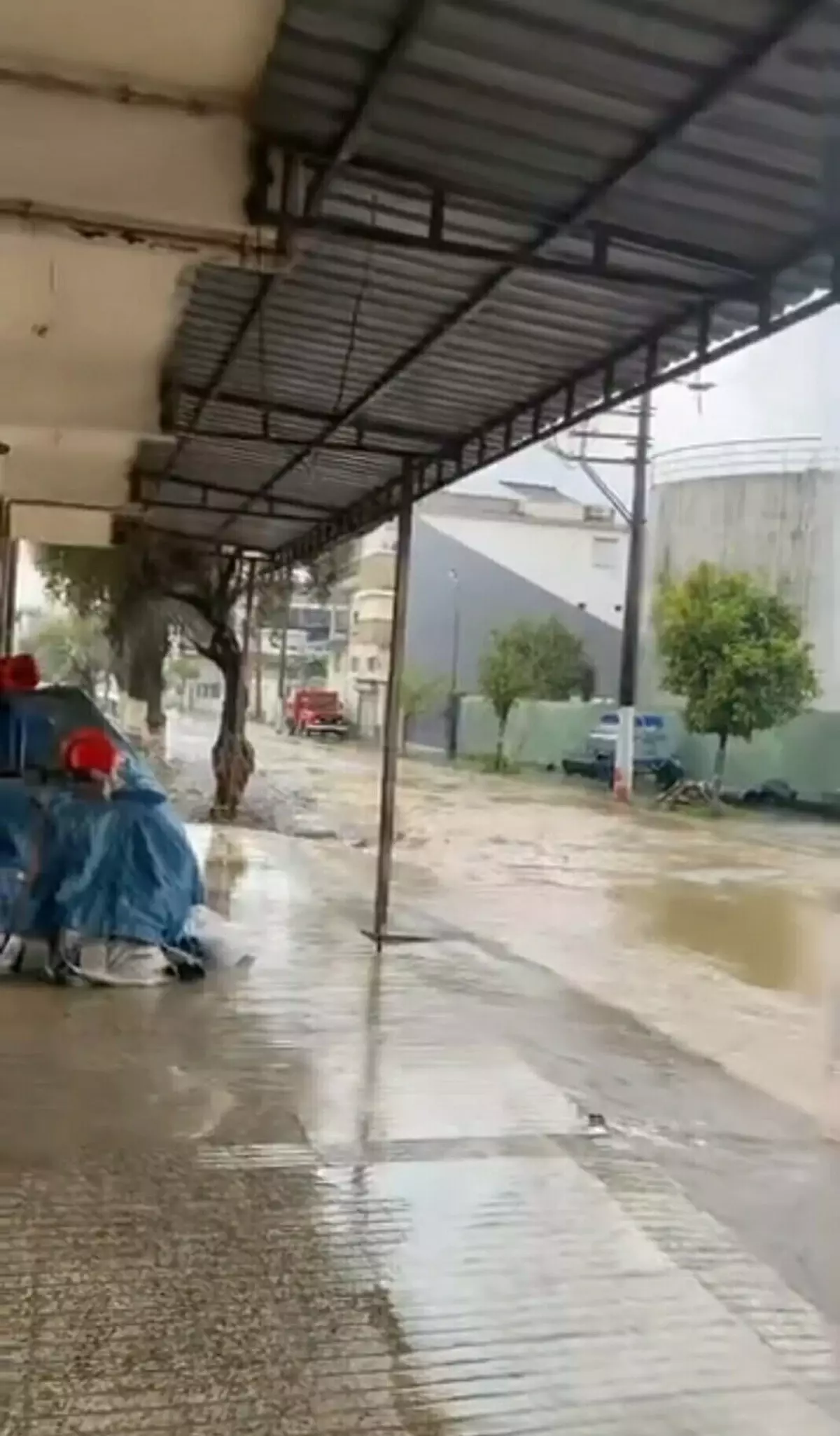Germencik’te Sel Felaketi: Ana Yollar Geçici Olarak Trafiğe Kapatıldı