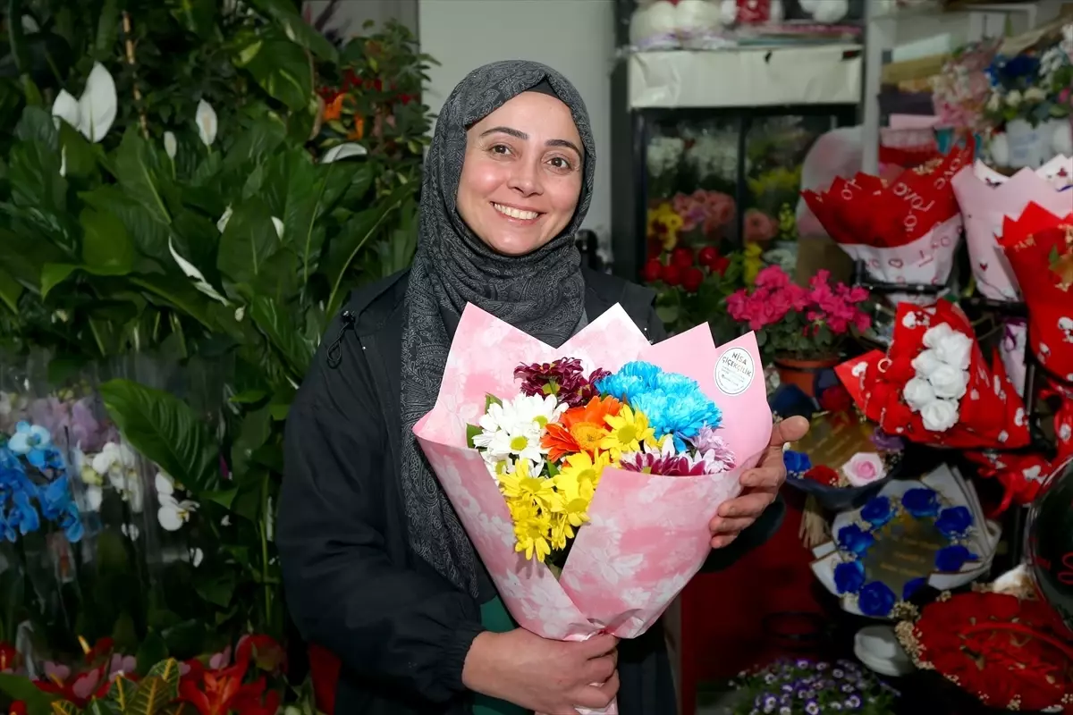 Kars ve Ardahan’da Donmuş Sokaklarda Çiçekçi Dükkanları Şenleniyor
