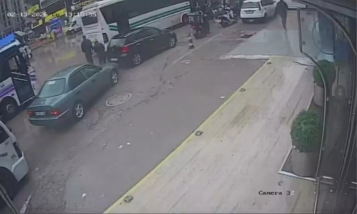 Adana’da Şiddetli Yağış Sonrası Motosiklet Kazası: Sınırlı Sürede Hayatta Kalan Sürücü