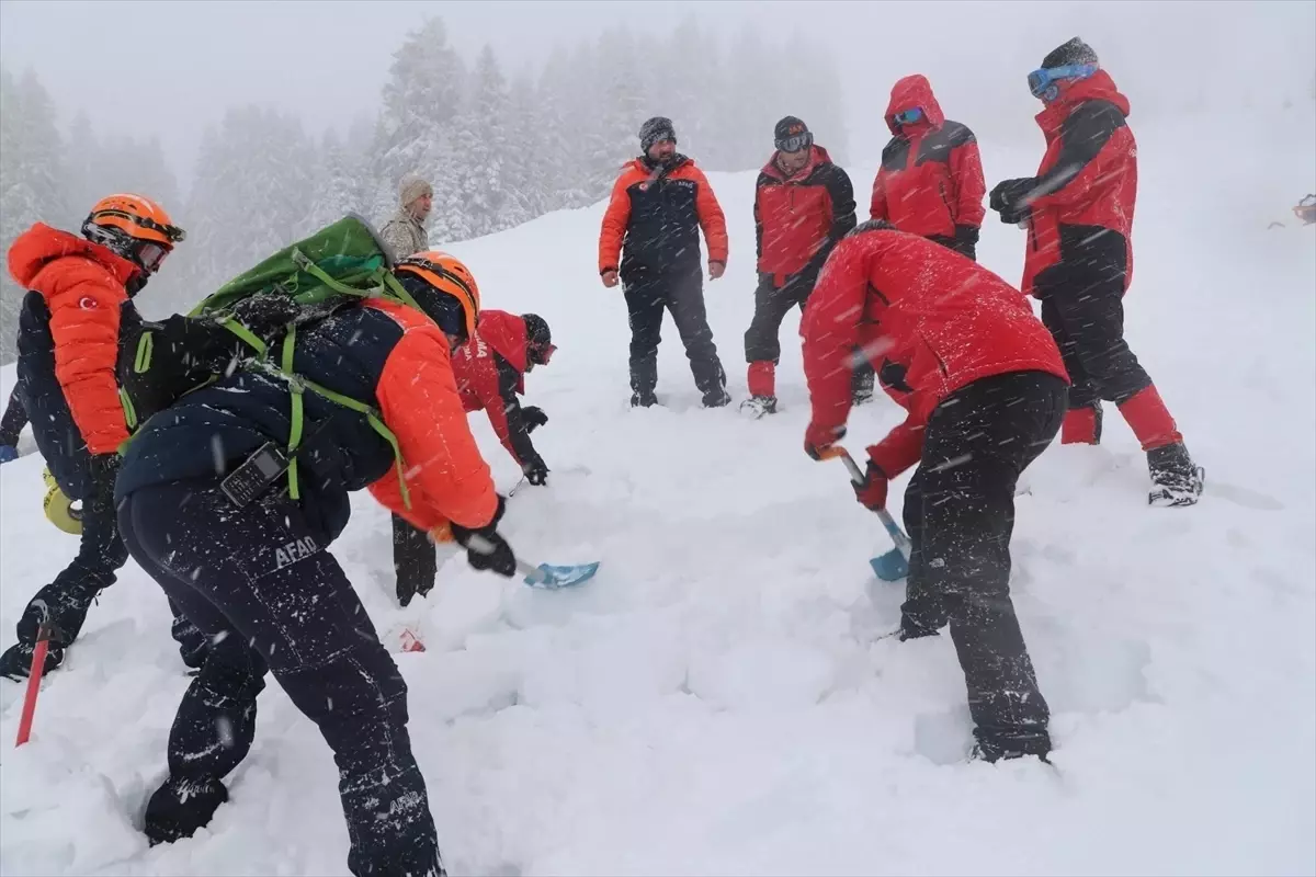 İlgez Dağı'nda Çığ Riski İçin Arama Kurtarma Tatbikatı Gerçekleştirildi