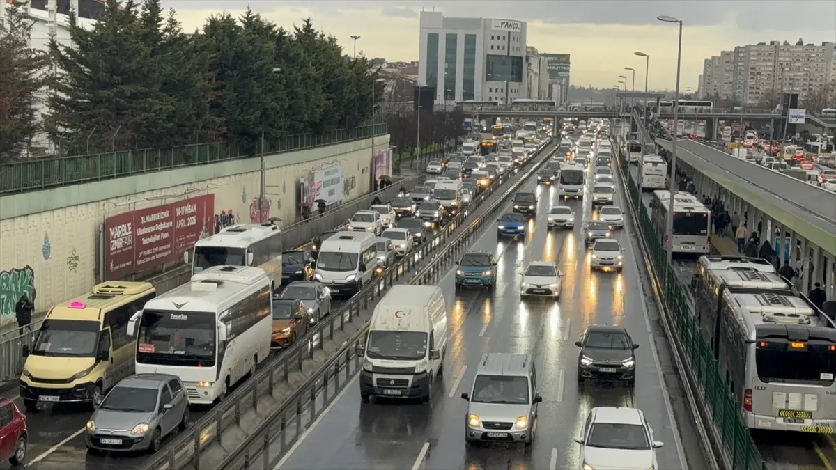 İstanbul’da Akşam Trafiği Yoğunluğu %89’a Ulaştı: Sürücüler Dikkat!