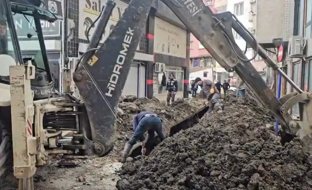 Tokat’ta Altyapı Çalışması Sırasında Göçükte Kalan İşçi Hayata Döndü