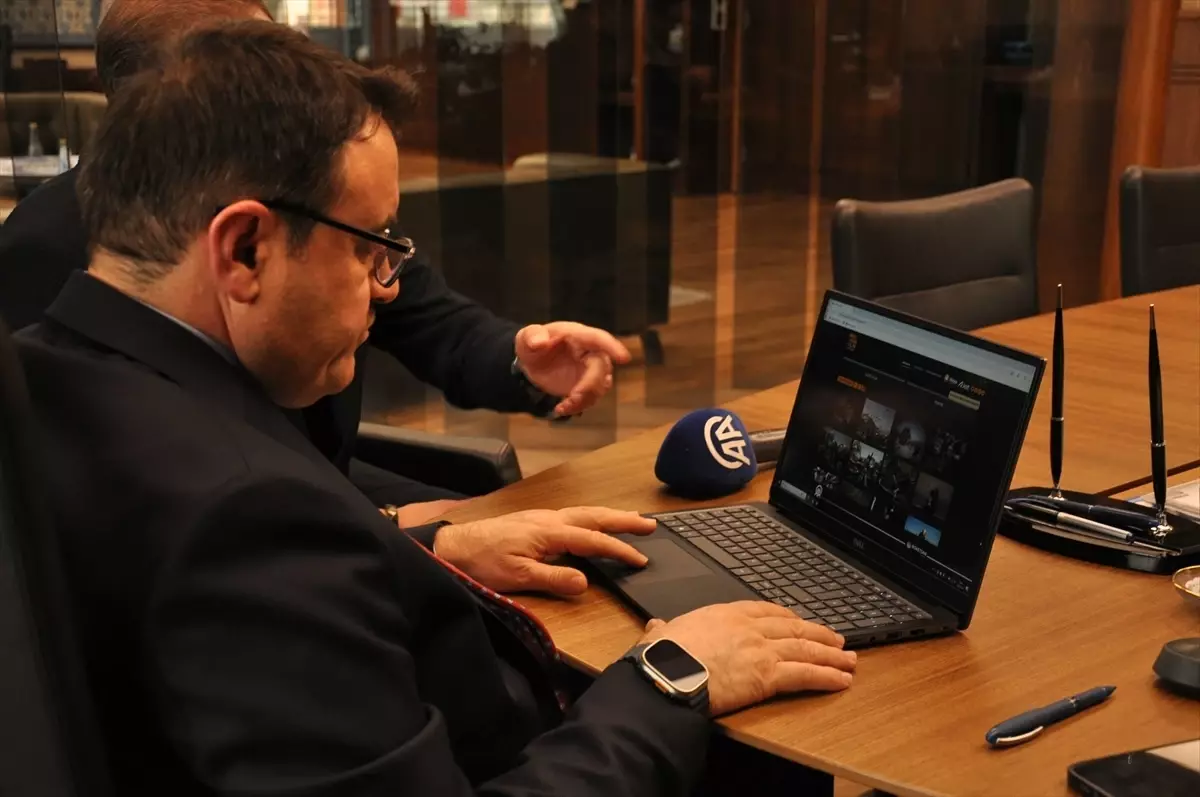 Kütahya Valisi Musa Işın, AA’nın “Yılın Kareleri” Oylamasında Seçkin Fotoğrafları Belirledi