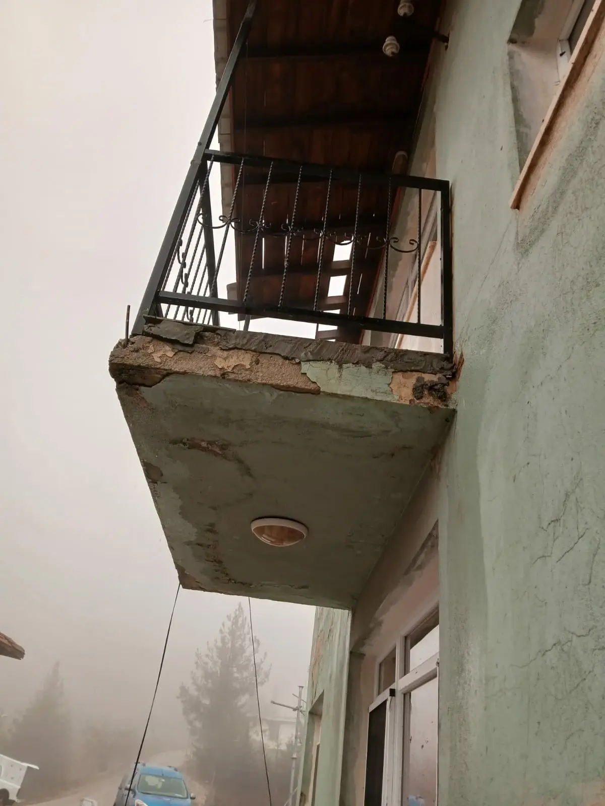 Mersin'de Şiddetli Fırtına ve Sağanak Sel Felaketi: Evler ve İşyerleri Sular Altında