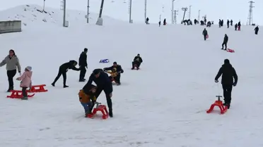 AİÇÜ öğrencileri kayak etkinliğinde