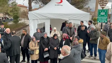 Vali Murat Duru kan bağışı yaparken