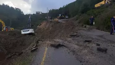 Çıralı yolunda çökme sonrası yapılan kurtarma çalışmaları