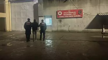 Jandarma ekipleri firari mahkumu gözaltına alıyor