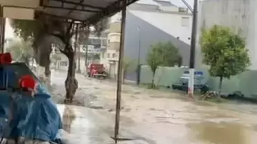 Sel sonrası hasar görmüş yol