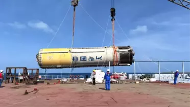 Uzun Yürüyüş-10 roketinin denizden çıkarılma anı