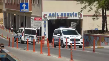 Kaza sonrası polis memurları olay yerinde